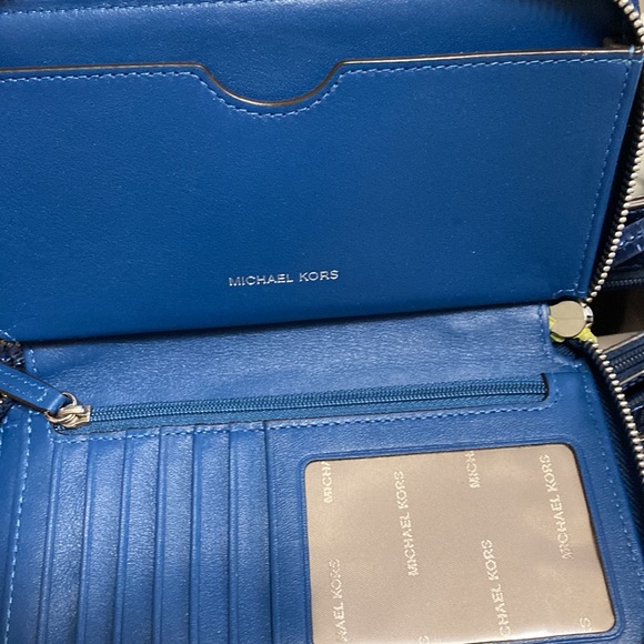 Michael kors Tote, crossbody, large wristlet Zip Wallet and puff - Picture 9 of 11